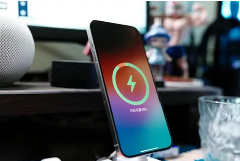 滦南苹果15换屏服务分享用什么充电器给iPhone15充电更好 